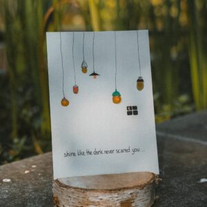 kaart ' Shine like the dark never scared you'